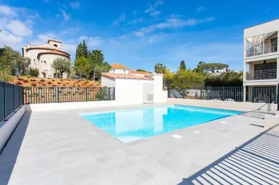 Piscine de l'établissement A5 - Staywiz us -Modern Studio 5 min to Sea - Pool & Garage ou située à proximité