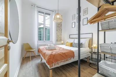Un ou plusieurs lits dans un hébergement de l'établissement Old town Antibes Superb new flat, for 3, AC, Wi-Fi
