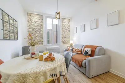 Coin salon dans l'établissement Old town Antibes Superb new flat, for 3, AC, Wi-Fi