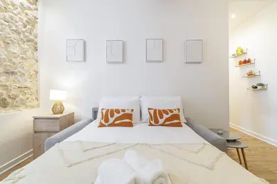 Un ou plusieurs lits dans un hébergement de l'établissement Old town Antibes Superb new flat, for 3, AC, Wi-Fi