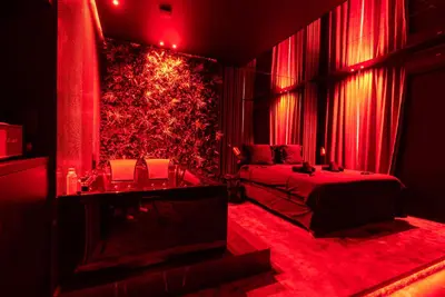 Un ou plusieurs lits dans un hébergement de l'établissement Évasion intime : Love Room de luxe à Cannes