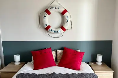 Un ou plusieurs lits dans un hébergement de l'établissement Antibes sea view near Ilette - Sleeps 4 - Parking