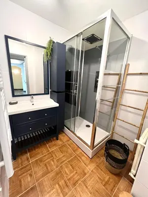 Salle de bains dans l'établissement ANTIBES PONTEIL - 4 people - Terrace