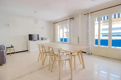 Télévision ou salle de divertissement dans l'établissement Antibes city center - 1 bedroom - 4 People