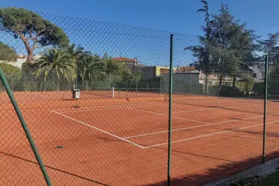 Tennis ou squash au sein de l'appartement ou à proximité