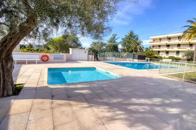 Piscine de l'établissement Antibes 4 people - Swimming pool and Tennis - Garage ou située à proximité