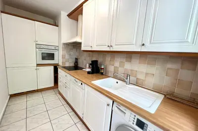 Cuisine ou kitchenette dans l'établissement Antibes - 4 People - Parking - Terrace