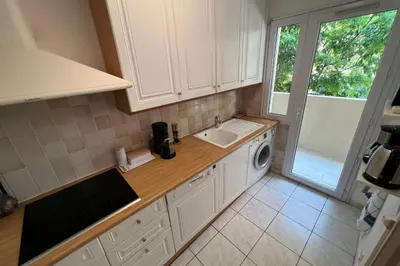 Cuisine ou kitchenette dans l'établissement Antibes - 4 People - Parking - Terrace