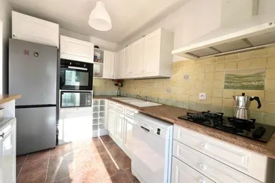 Cuisine ou kitchenette dans l'établissement Antibes - 4 people - Parking