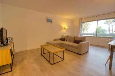 Télévision ou salle de divertissement dans l'établissement Juan les Pins City Center - 6 People