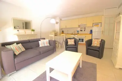 Cuisine ou kitchenette dans l'établissement Golfe Juan - 4 People - Swimming Pool - Private Parking