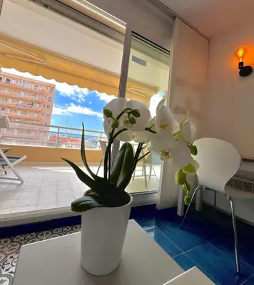 Coin salon dans l'établissement Golfe Juan - 4 People - Sea View - Swimming Pool - Garage