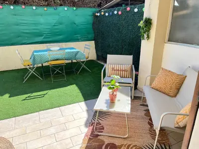 Coin salon dans l'établissement Antibes chez Elodie
