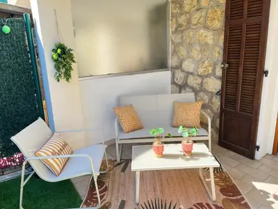 Coin salon dans l'établissement Antibes chez Elodie