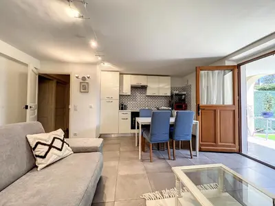 Cuisine ou kitchenette dans l'établissement Antibes chez Elodie