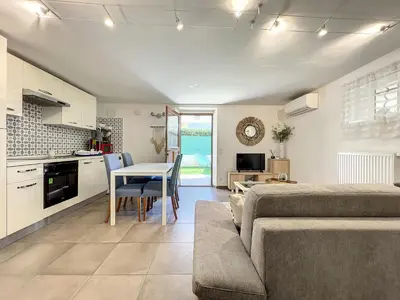 Cuisine ou kitchenette dans l'établissement Antibes chez Elodie