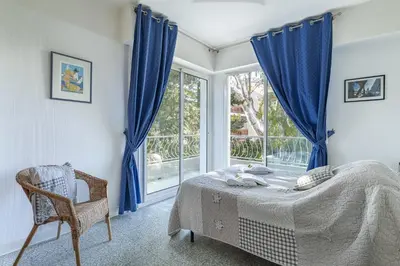 Un ou plusieurs lits dans un hébergement de l'établissement In the heart of the Cap d'Antibes lovely flat