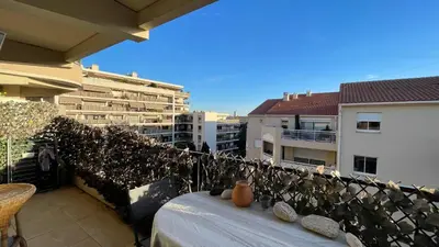 Balcon ou terrasse dans l'établissement Comfortable and modern two bedroom