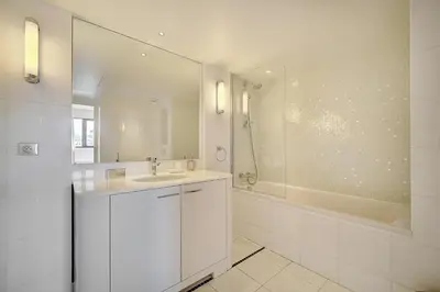 Salle de bains dans l'établissement Carlton Riviera Cannes - Dernier étage - Palme d'Or
