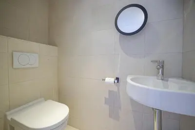 Salle de bains dans l'établissement Carlton Riviera Cannes - Dernier étage - Palme d'Or