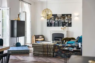 Coin salon dans l'établissement Cannes centre maison bourgeoise