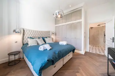 Un ou plusieurs lits dans un hébergement de l'établissement Cannes centre maison bourgeoise