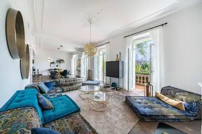 Coin salon dans l'établissement Cannes centre maison bourgeoise