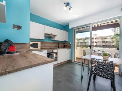 Cuisine ou kitchenette dans l'établissement Apartment Les cyclades by Interhome