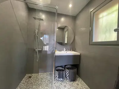 Salle de bains dans l'établissement Carolienne