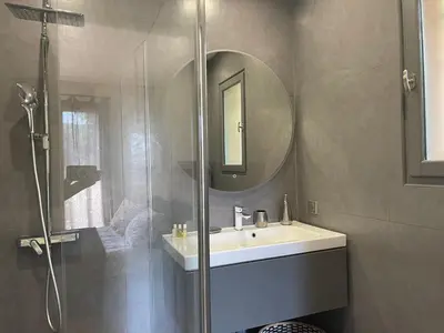 Salle de bains dans l'établissement Carolienne
