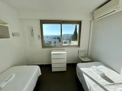Un ou plusieurs lits dans un hébergement de l'établissement A013-Apt vue mer avec piscine et terrasse