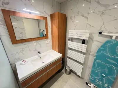 Salle de bains dans l'établissement A085-Splendide appartement refait neuf avec vue mer