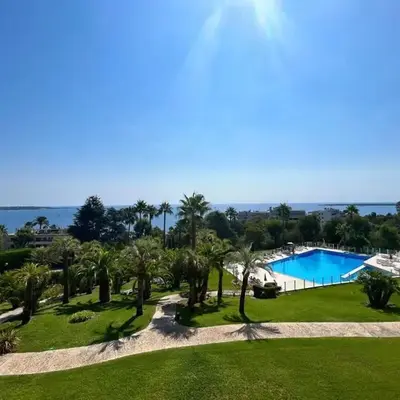 A085-Splendide appartement refait neuf avec vue mer