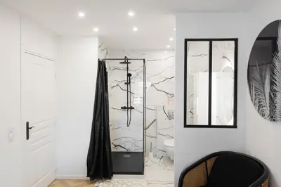 Salle de bains dans l'établissement L'Exquis - 6p - Parking & Terrasse Croisette
