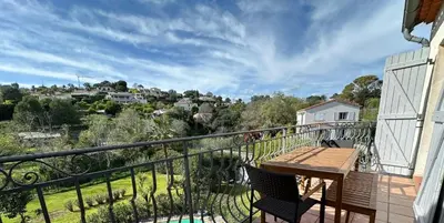 Balcon ou terrasse dans l'établissement Villa Constance 3 Antibes - Spacieux logement en dernier étage