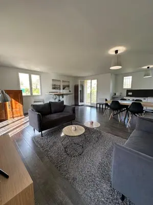 Coin salon dans l'établissement Villa Constance 3 Antibes - Spacieux logement en dernier étage