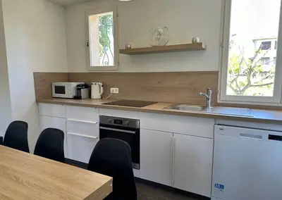 Cuisine ou kitchenette dans l'établissement Villa Constance 3 Antibes - Spacieux logement en dernier étage