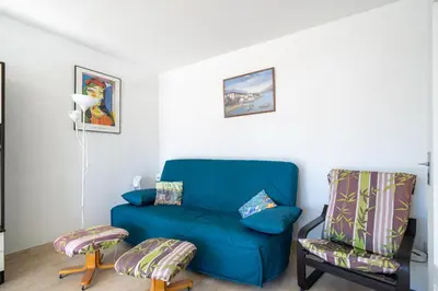 Coin salon dans l'établissement Apt Golfe-Juan à 150 m de la plage et près de Cannes , Centre et Gare