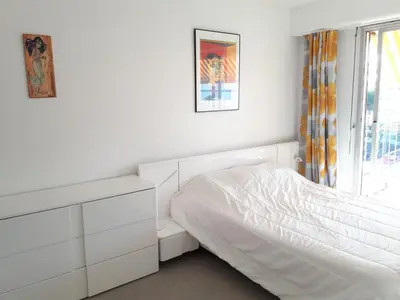 Un ou plusieurs lits dans un hébergement de l'établissement Apt Golfe-Juan à 150 m de la plage et près de Cannes , Centre et Gare