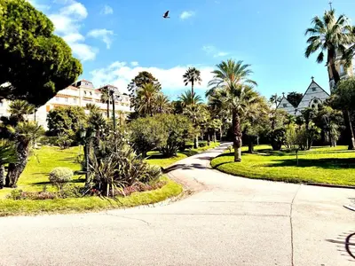 Jardin de l'établissement StudioCalifornia-Parking-Plages 15 min walk