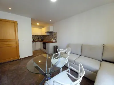 Cuisine ou kitchenette dans l'établissement Simon Apartments