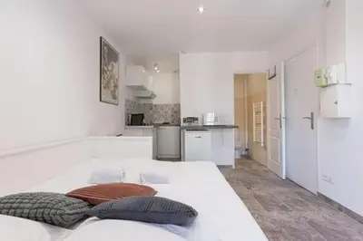 Cuisine ou kitchenette dans l'établissement Simon Apartments