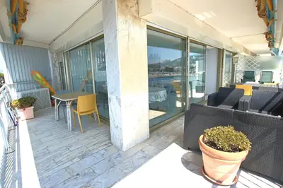 Balcon ou terrasse dans l'établissement AMAZING SEA VIEW APARTMENT