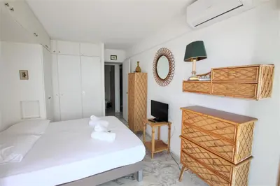 Un ou plusieurs lits dans un hébergement de l'établissement AMAZING SEA VIEW APARTMENT