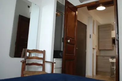 Salle de bains dans l'établissement SORTIE 44 - NEWLY renovated 1 bedroom, center of old Antibes