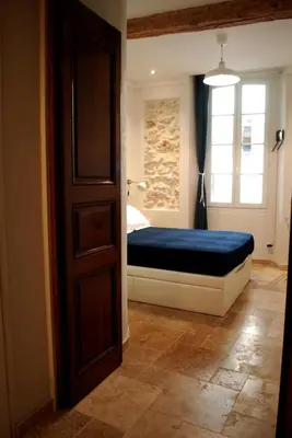 Un ou plusieurs lits dans un hébergement de l'établissement SORTIE 44 - NEWLY renovated 1 bedroom, center of old Antibes