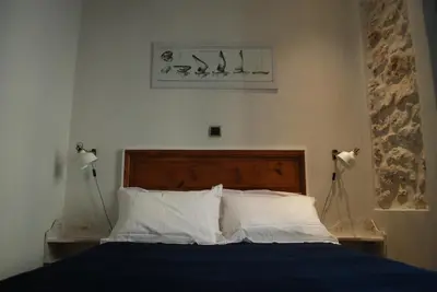 Un ou plusieurs lits dans un hébergement de l'établissement SORTIE 44 - NEWLY renovated 1 bedroom, center of old Antibes
