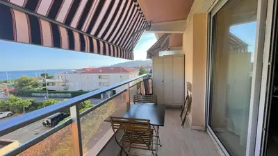 Balcon ou terrasse dans l'établissement Studio Vue Mer - terrasse - parking - plage