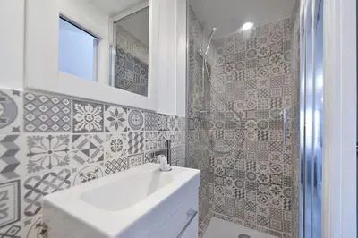 Salle de bains dans l'établissement LE PETIT BATEAU - NEW cosy/charming studio/mezzanine for 3 - AC/WIFI