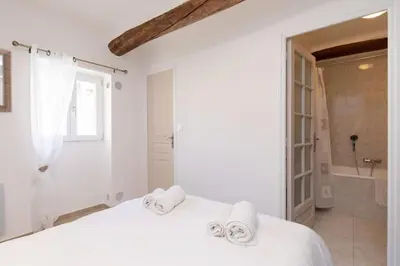 Un ou plusieurs lits dans un hébergement de l'établissement LA PAIA - BRAND NEW FLAT 3 Guests OLD TOWN 5 min. from beach